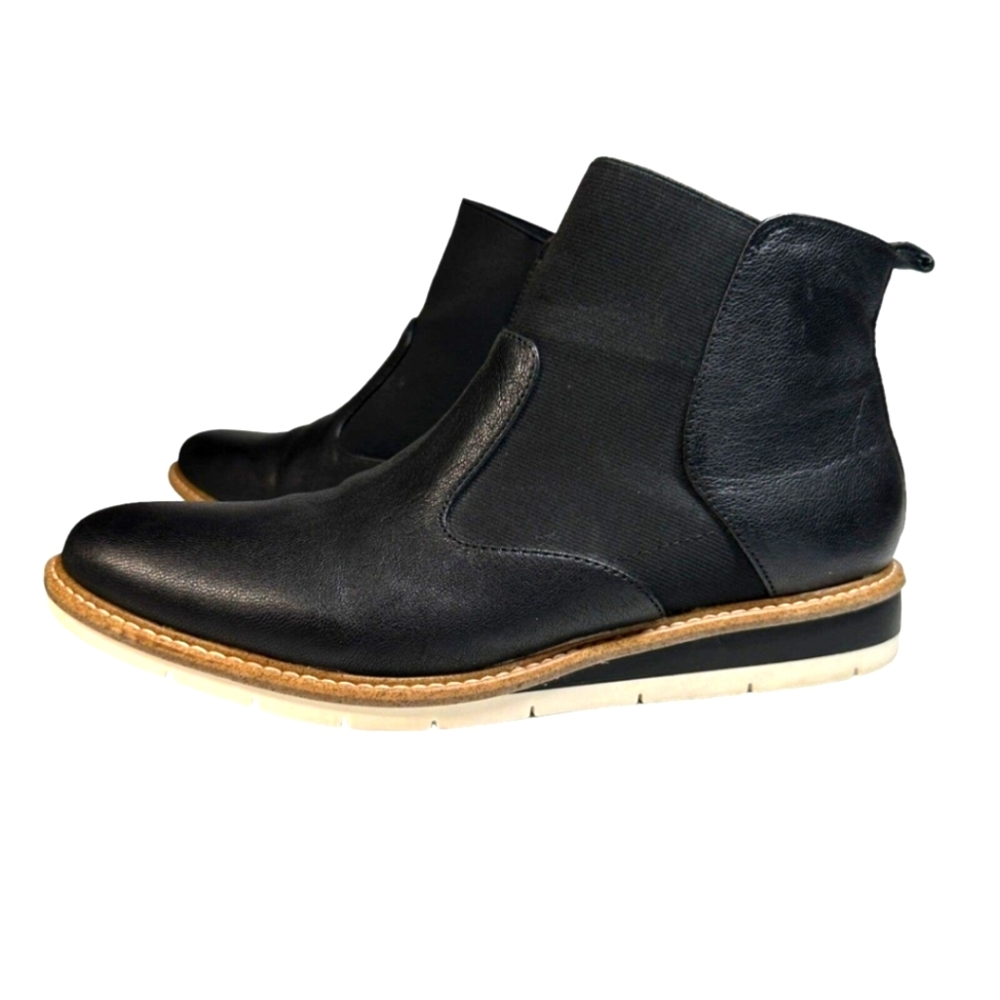 Kelly & Katie Arlo Chelsea Boot 9.5 New
